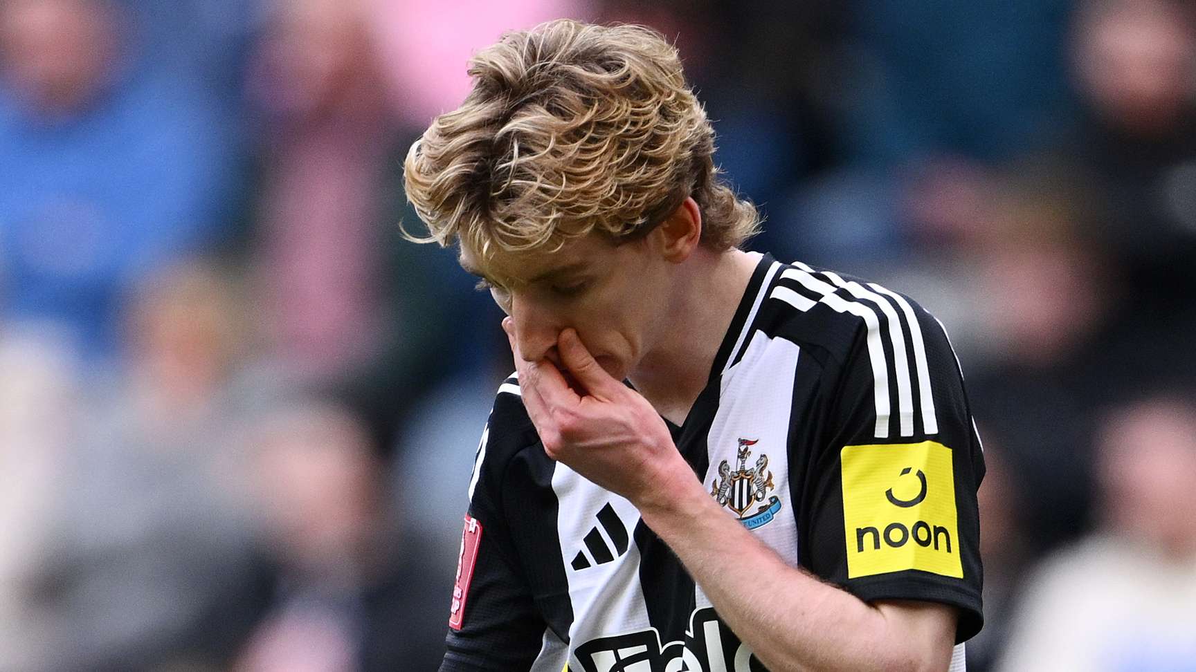 Gordon BANNED for Carabao Cup final after Newcastle red card  