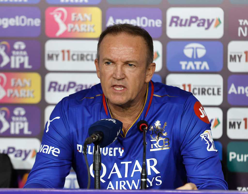 Flower, Chakaravarthy back ball-change for dew; downplay saliva use  