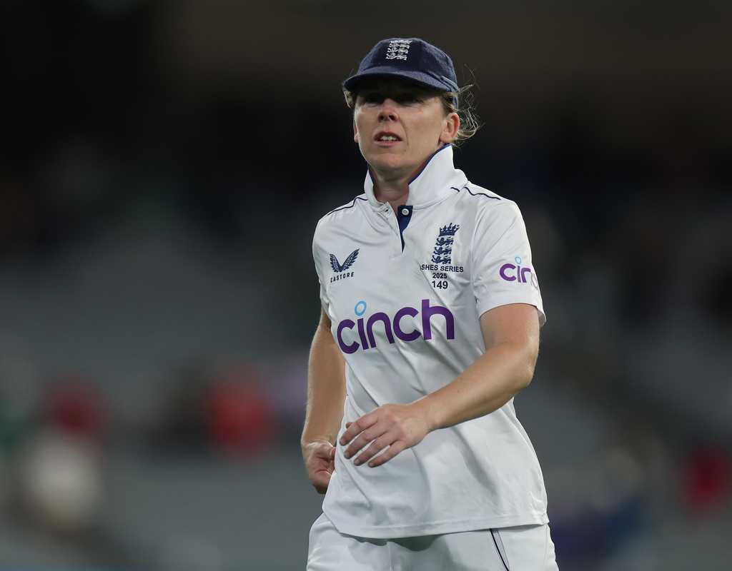 Knight asked to step down as England captain  