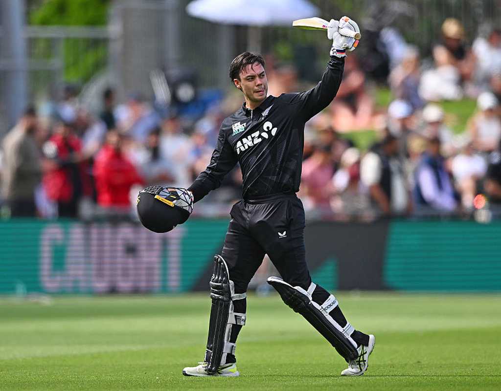 Chapman's career-best effort powers New Zealand to 344  