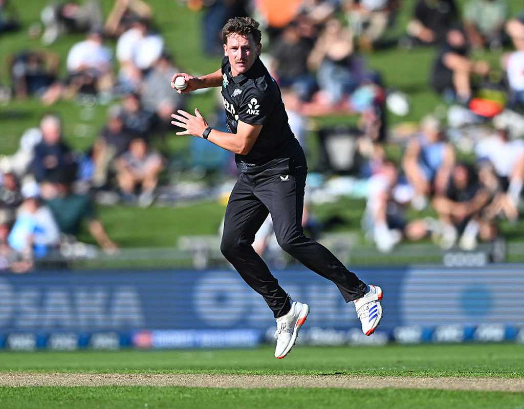 Chapman, Smith lead New Zealand's comfortable win  