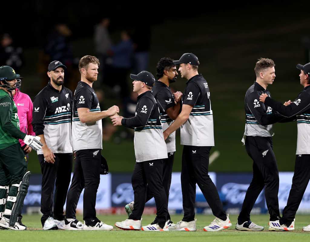 Allround New Zealand decimate Pakistan to clinch series  