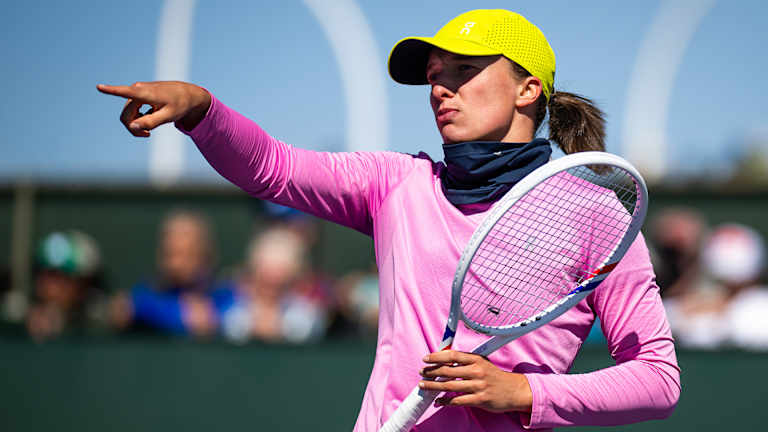 After watching Warriors, Iga Swiatek says Steph Curry has her respect  