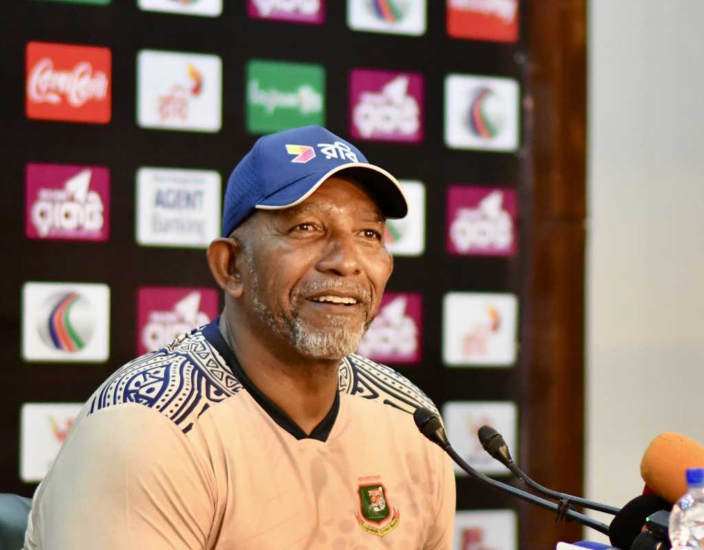 Simmons to continue as Bangladesh coach until 2027 World Cup  