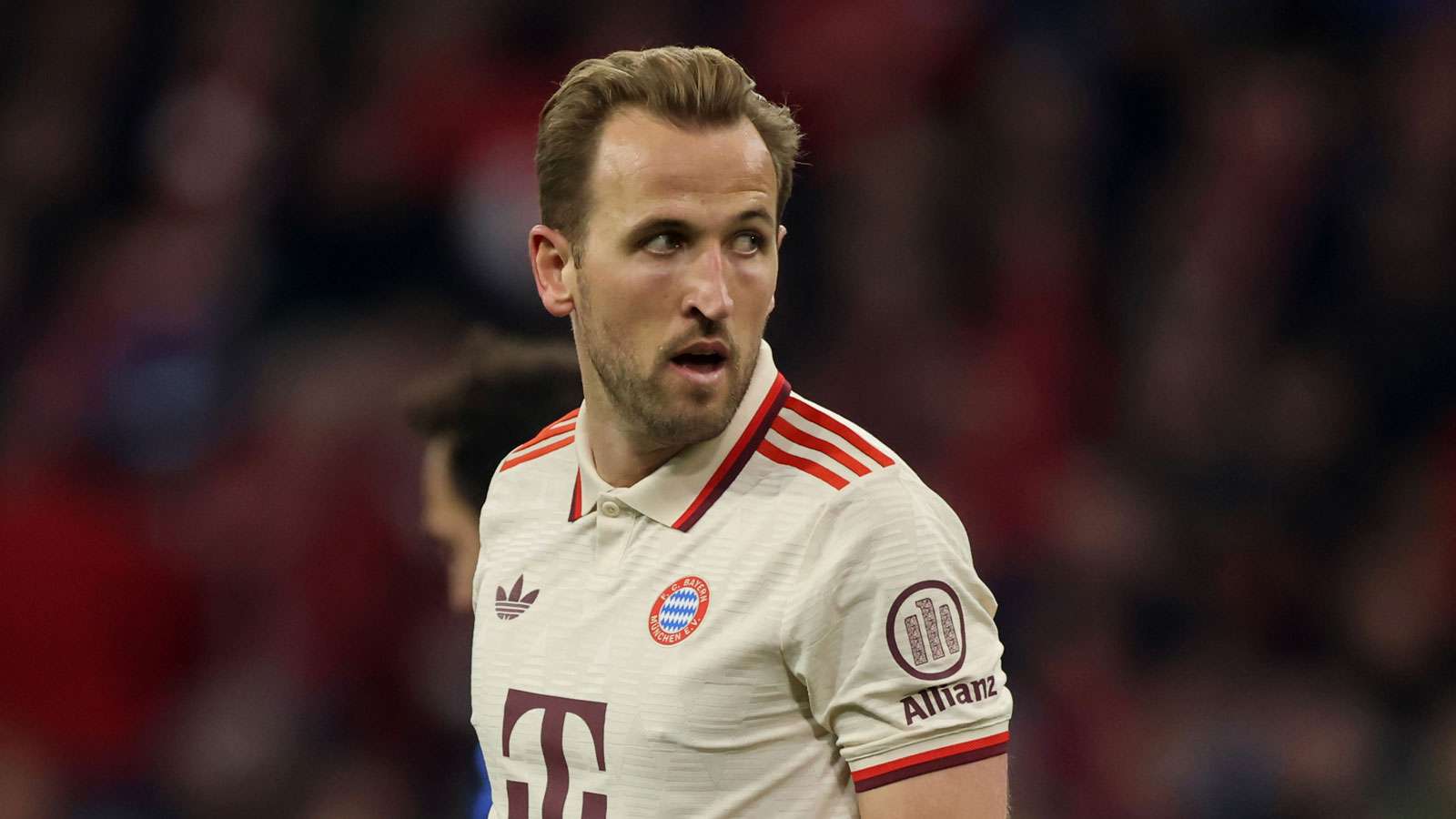 Chelsea goalkeeper bizarrely compared to Neuer  