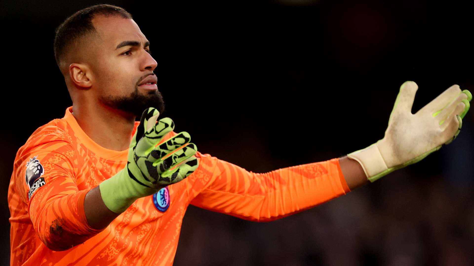 Chelsea want new goalkeeper scout amid criticism of Sanchez  