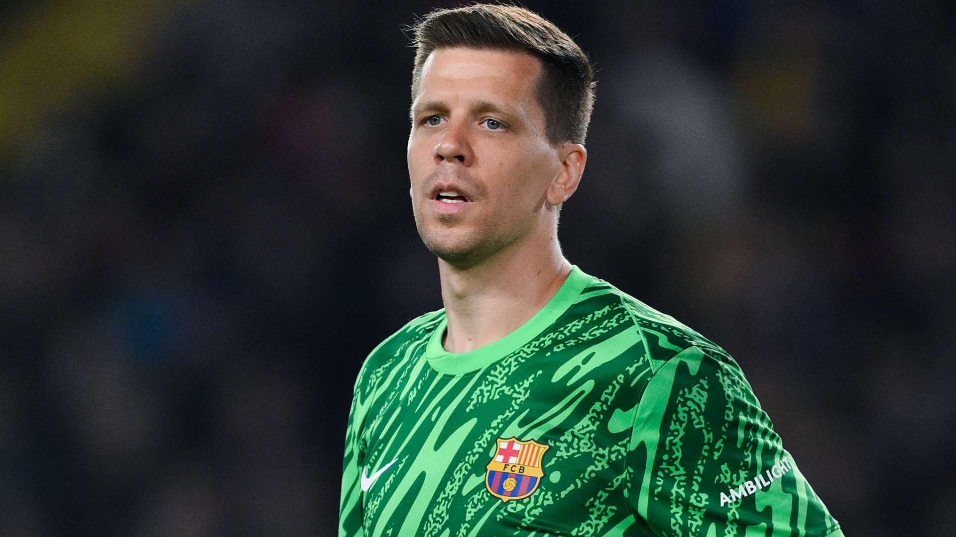 Szczesny urges kids to avoid cigarettes despite own smoking habit  