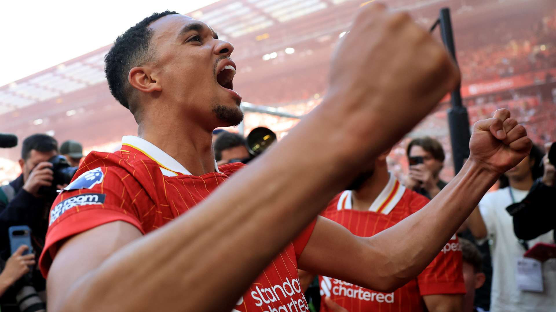 What did Trent say to John Henry? Lipreader reveals all  