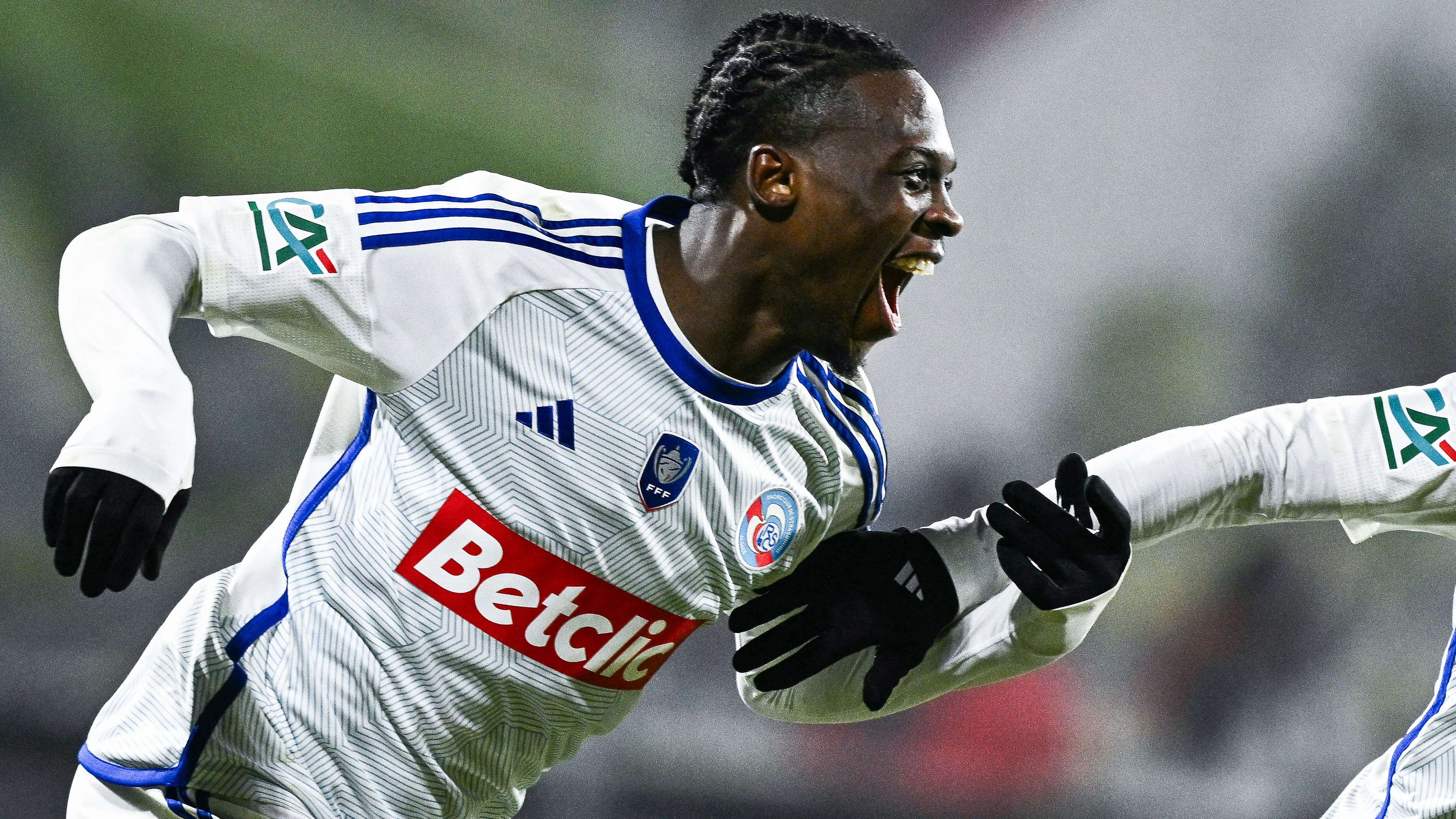 Chelsea eye €30m-rated Bakwa but face serious competition  