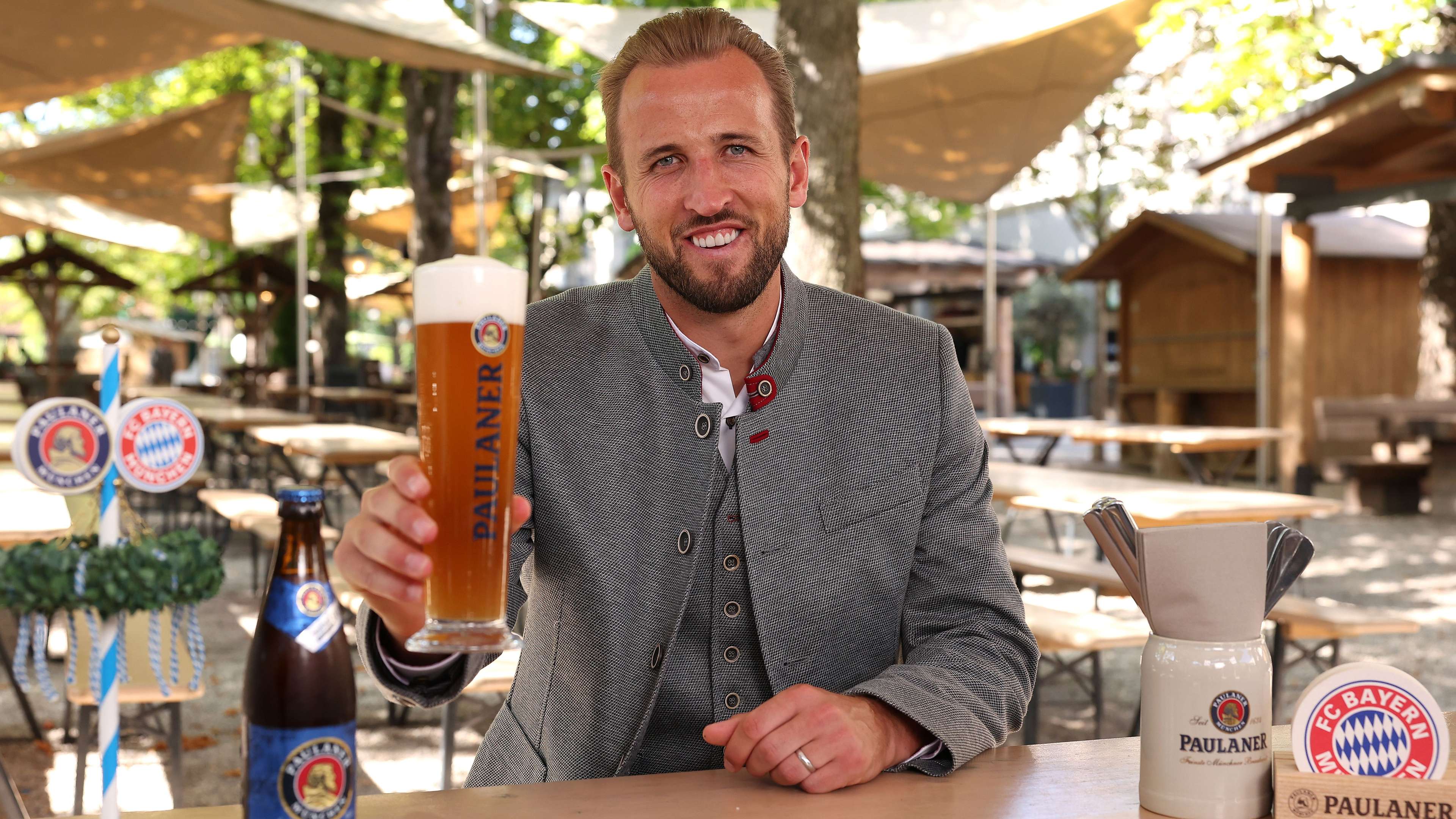 Beer shower for Kane! Bayern & sponsors prepare title party  