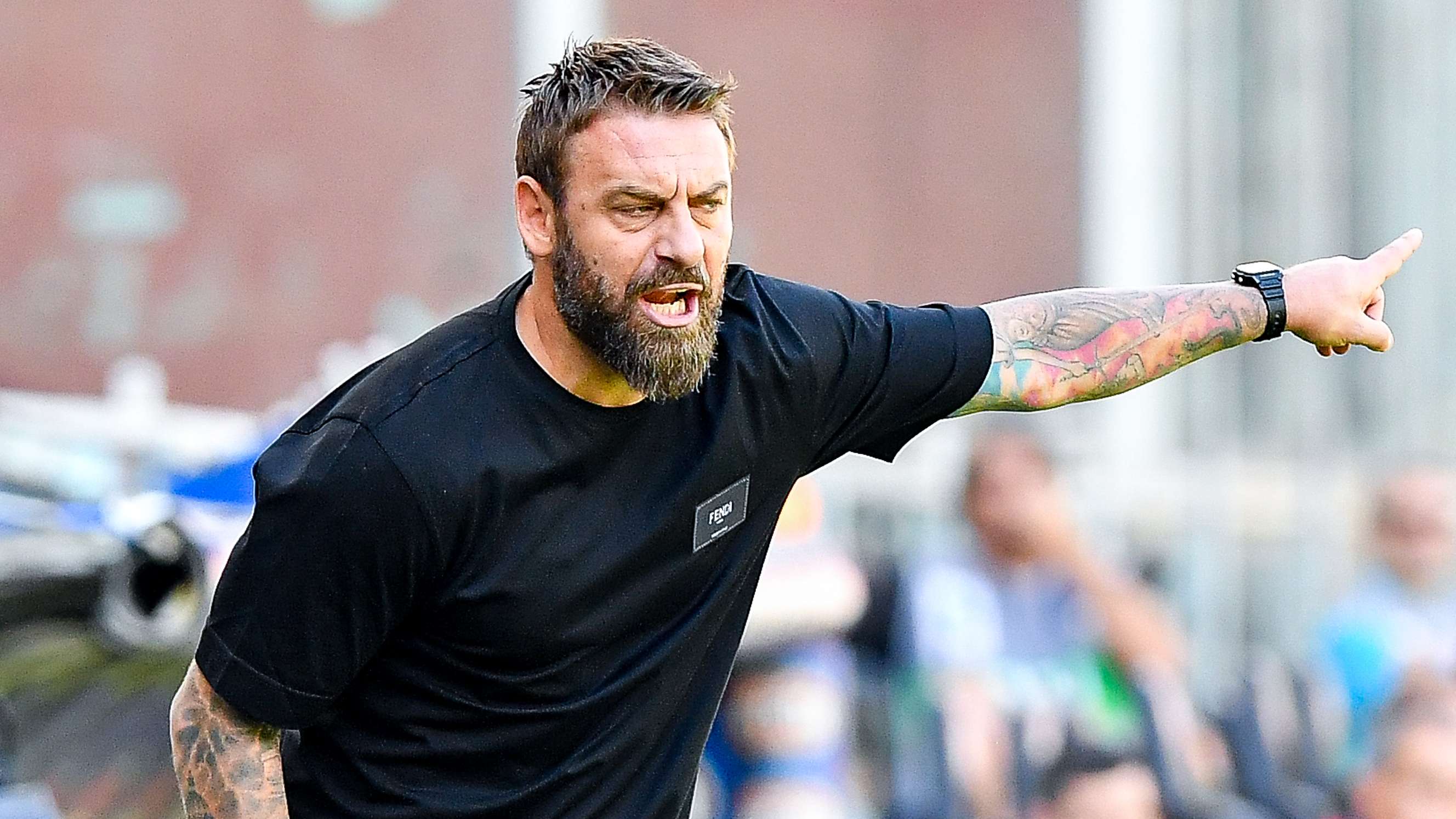 Roma legend De Rossi holds talks with Premier League club  