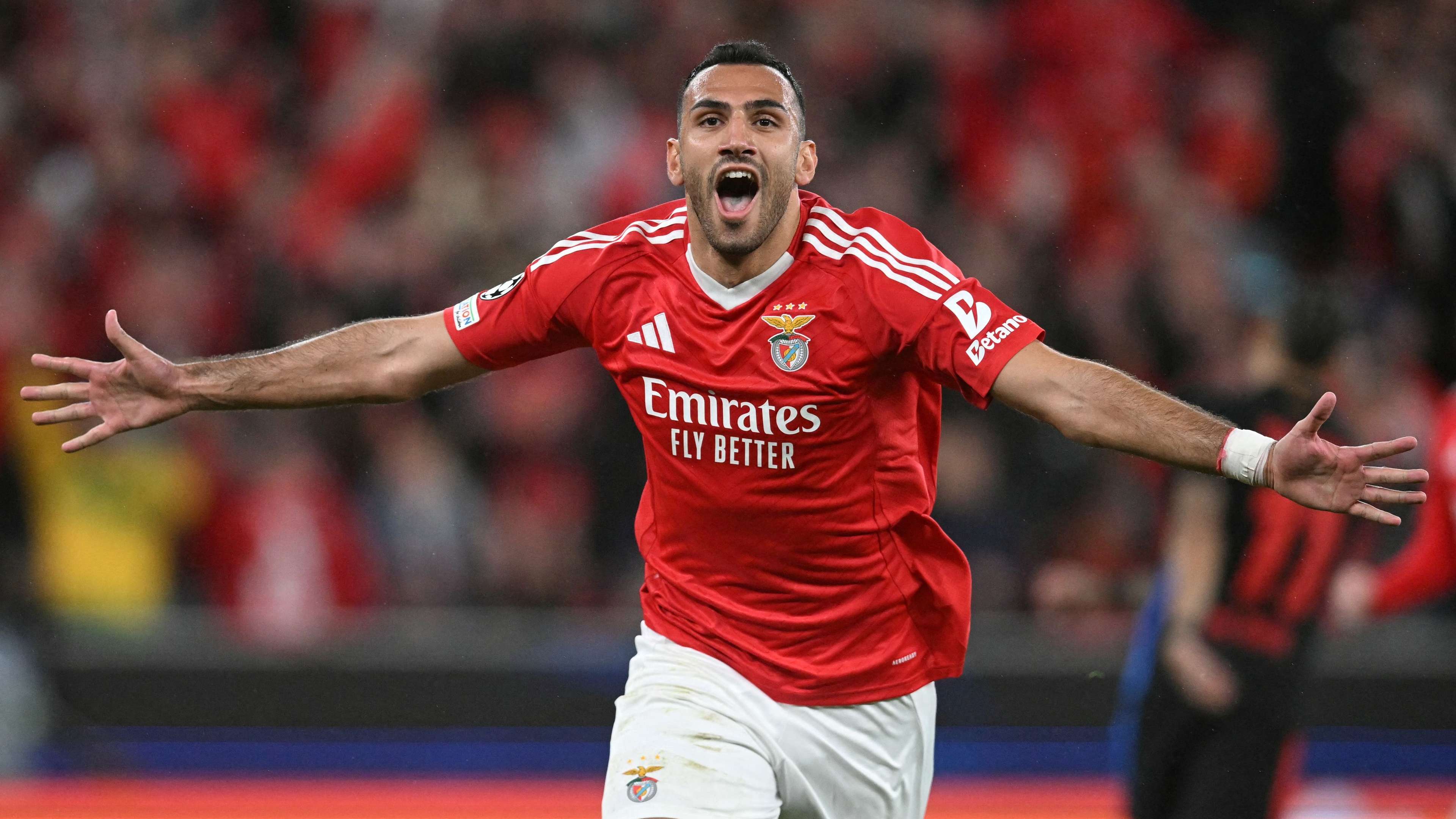 Newcastle and Chelsea locked in €100m Pavlidis battle  