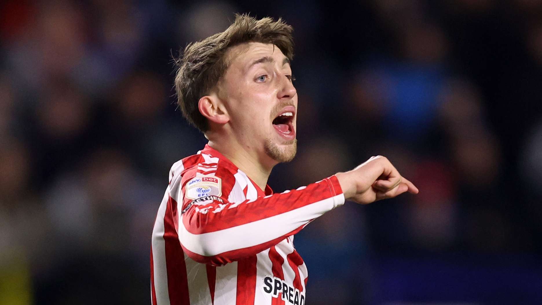 Everton challenge West Ham & Roma in race to sign Sunderland star  