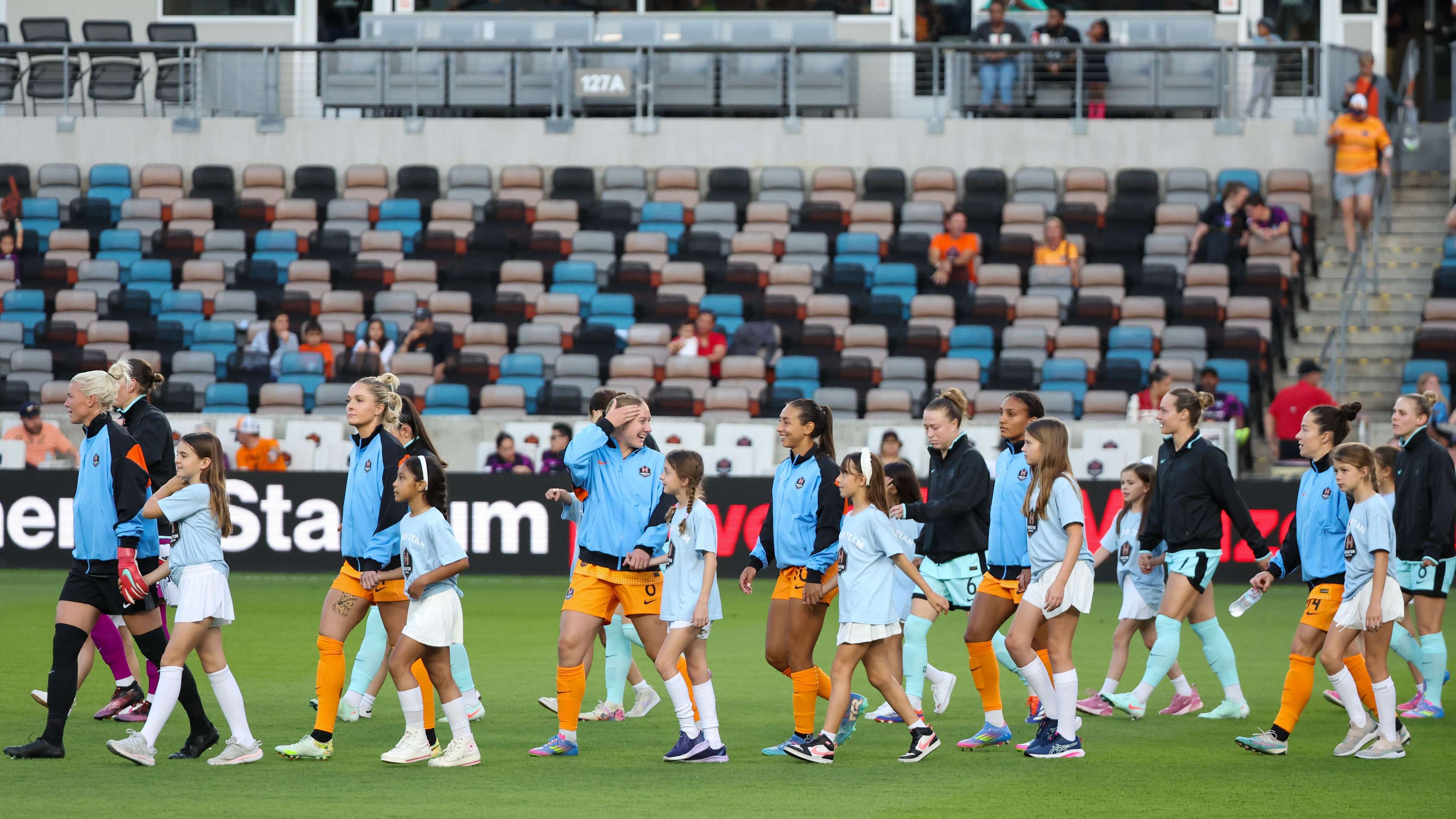 Dash stars Nielsen and Duljan dazzle fans with their skills  