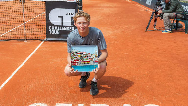 Stefanos Tsitsipas and Paula Badosa joke about a “white wedding” on the red carpet  