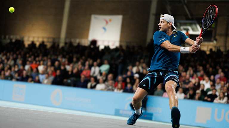 On chicken farm, Danielle Collins embraces “crunchy granola lifestyle”  