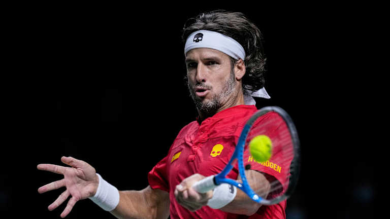 Does title 100 for Novak Djokovic lie in red clay?  