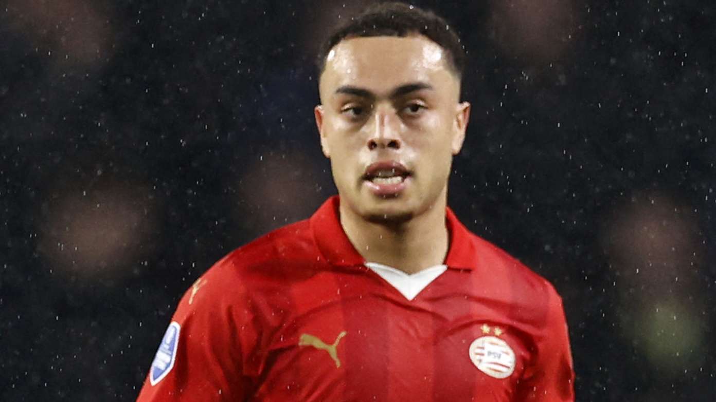 How much does Sergino Dest earn at PSV?  
