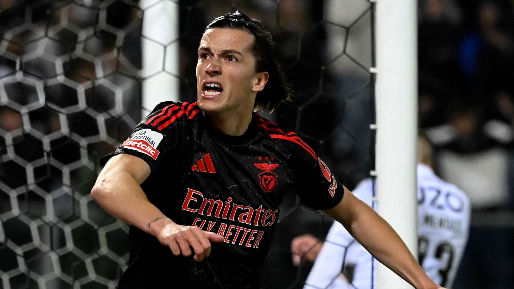 Madrid & Benfica in €50m talks for ex-Man Utd full-back Carreras  