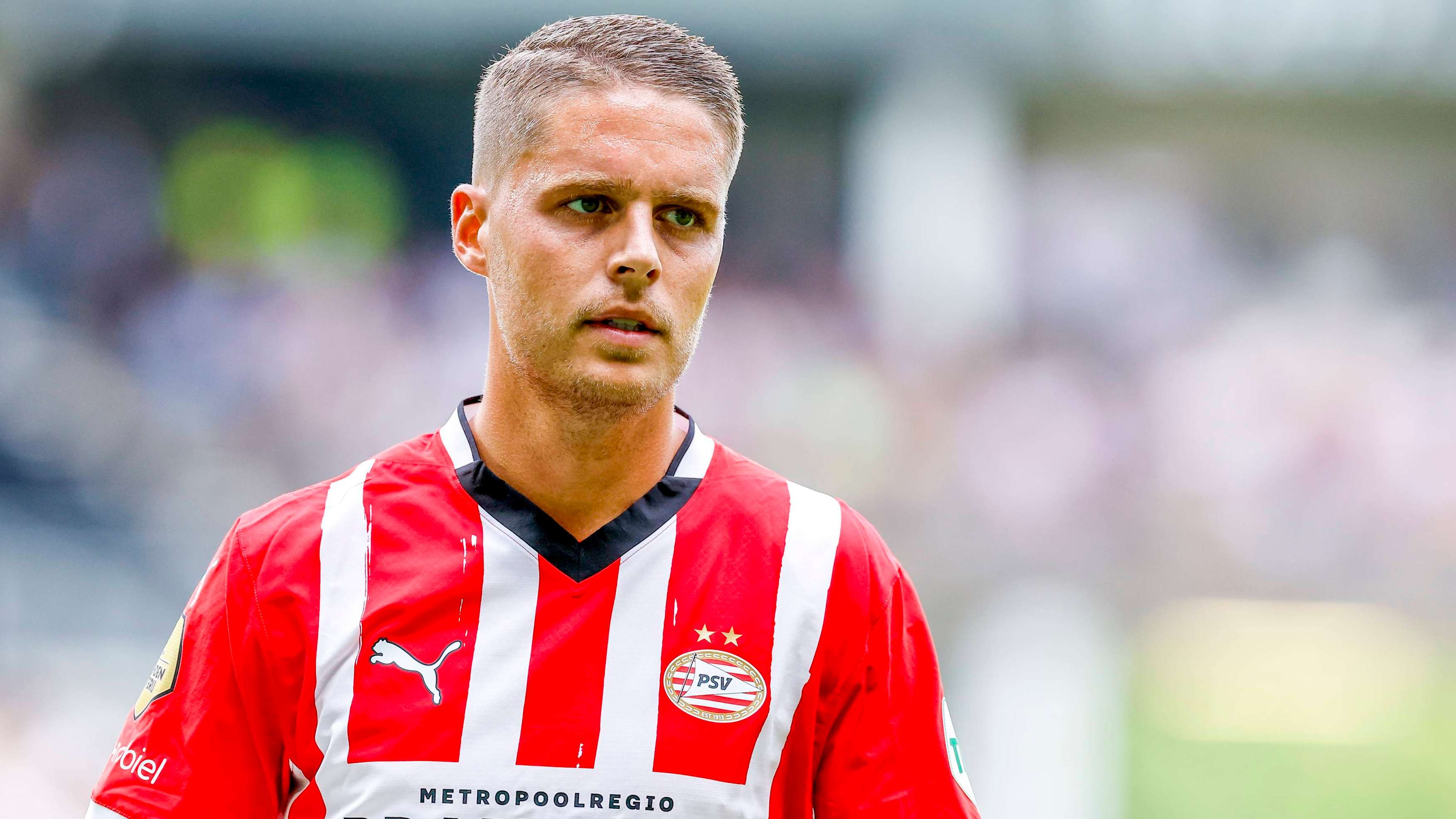 How much does Netherlands international Joey Veerman earn at PSV?  
