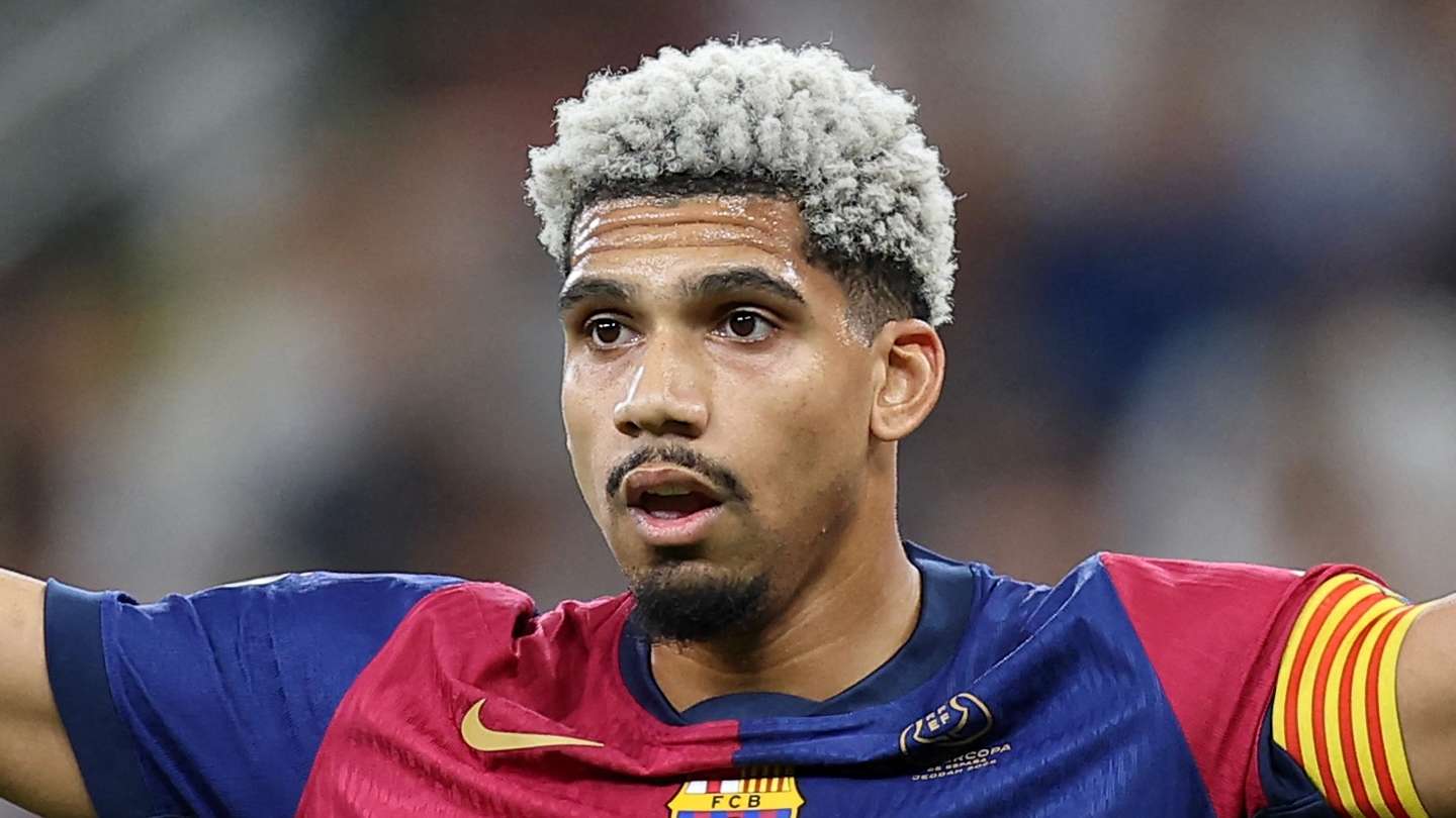 Barca tempted to cash-in on €60m Araujo  