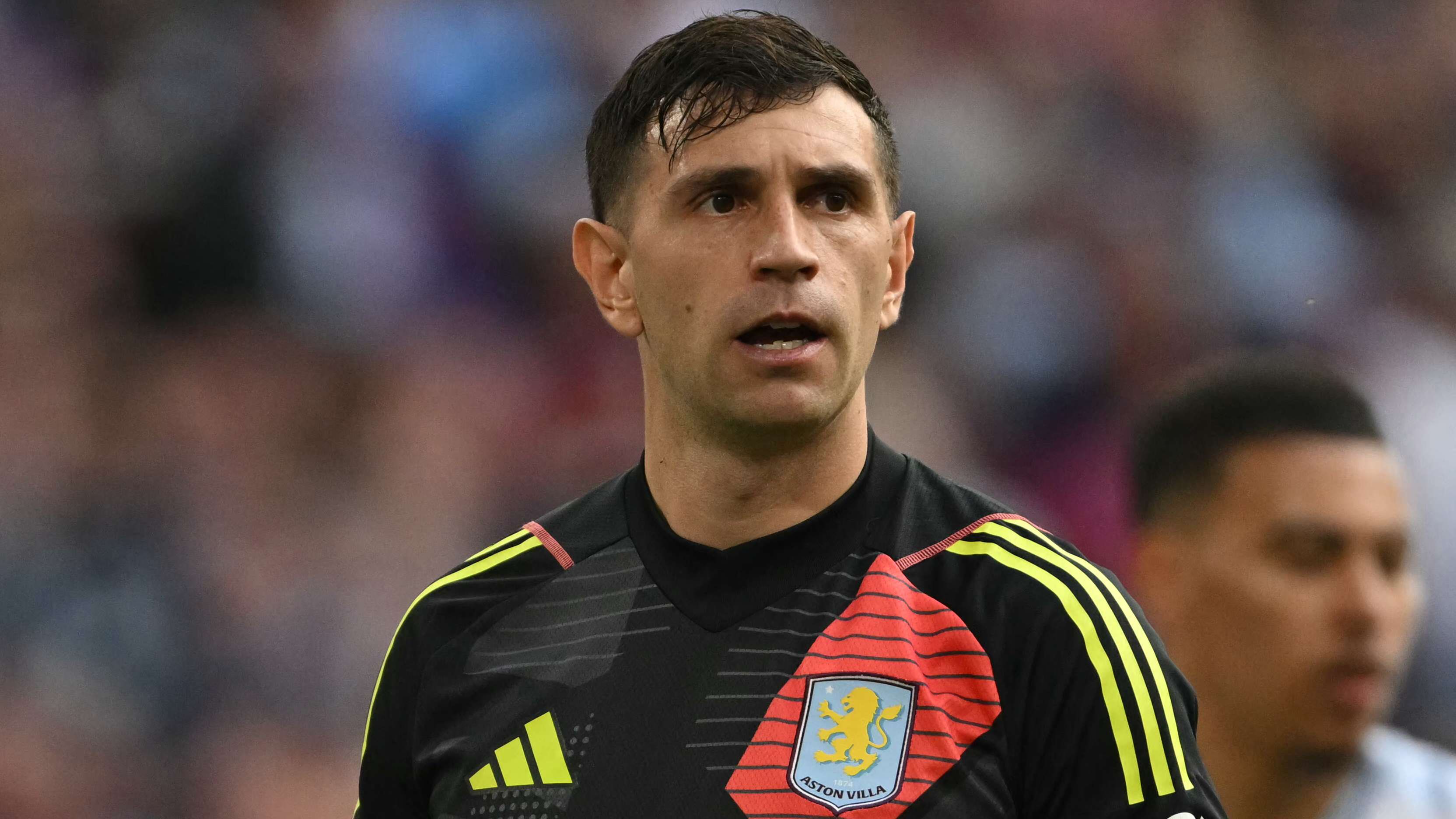 Emi Martinez desperate to complete 'dream' Man Utd move  