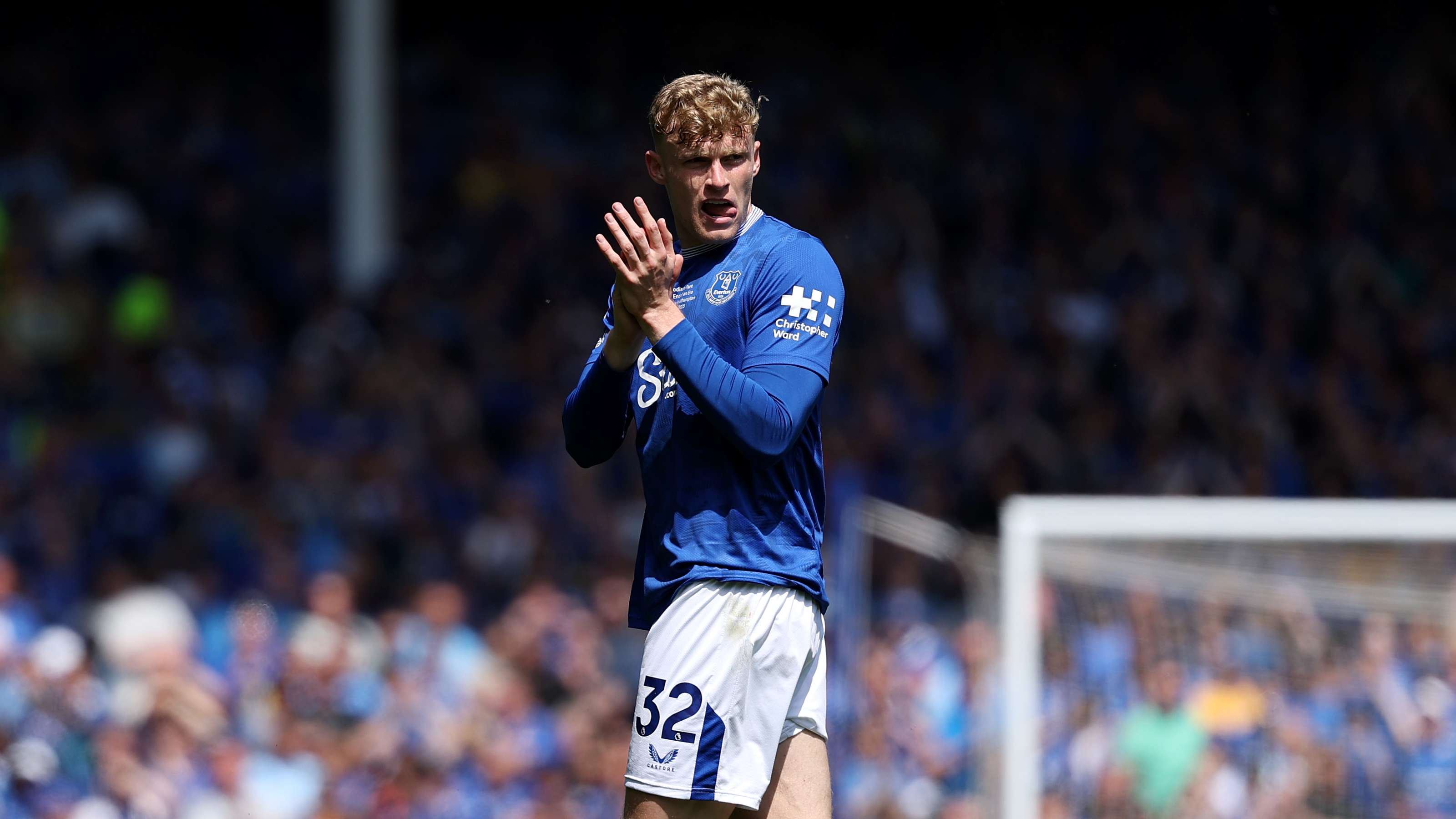 Branthwaite to stay at Everton as defender signs new deal  