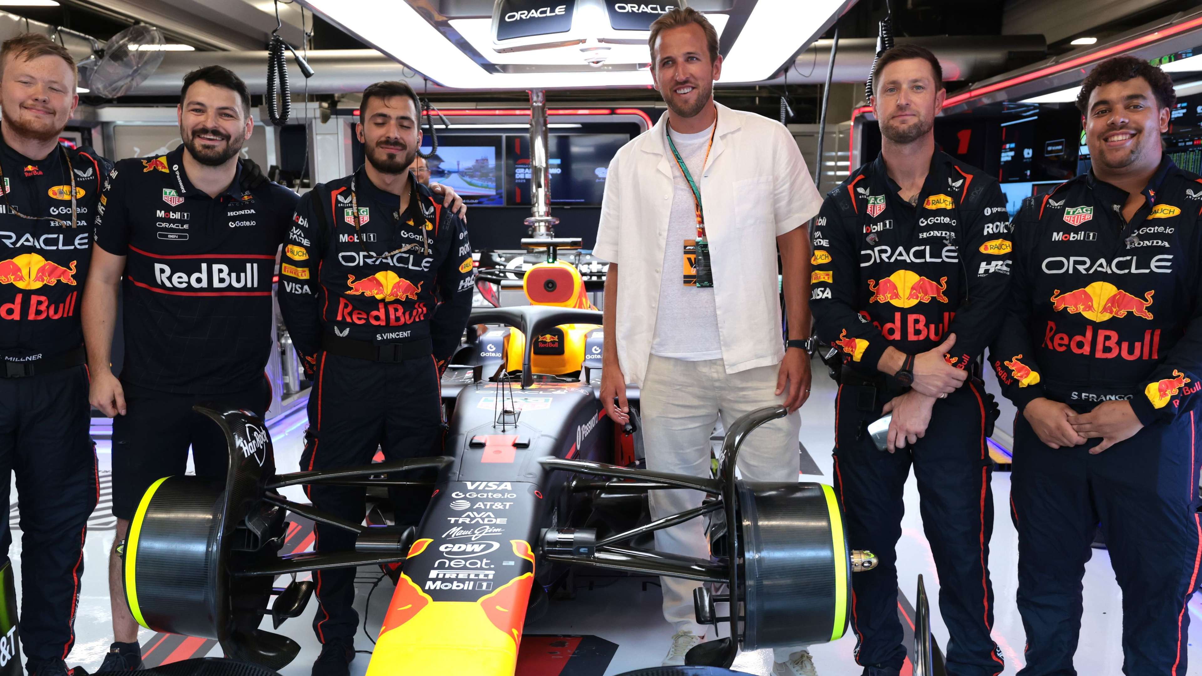 📽️ | Kane, Bellingham & Co get VIP treatment at Spanish Grand Prix  