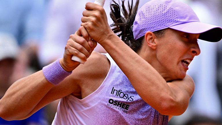 Carlos Alcaraz battles past Ben Shelton at Roland Garros for 100th clay-court win of career  