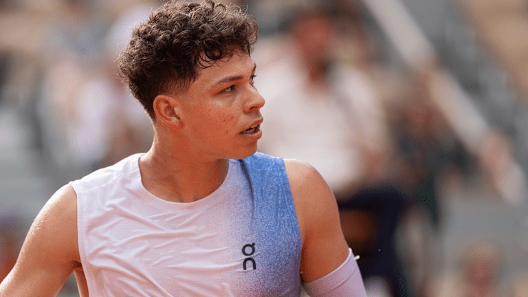 Coco Gauff goes gladiator at Roland Garros, while Aryna Sabalenka, Iga Swiatek left searching  