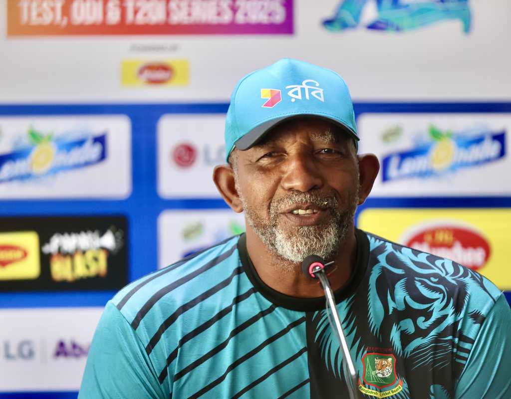 Simmons pleased Bangladesh 'hit the ground running'  