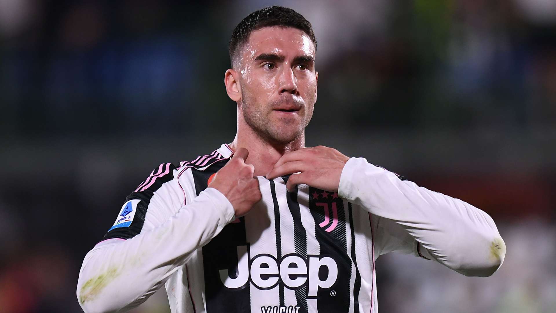 Vlahovic turns down Mourinho amid Juve contract standoff  