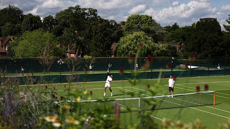 Bernard Tomic notches first tour-level win in 1,597 days with Mallorca victory  