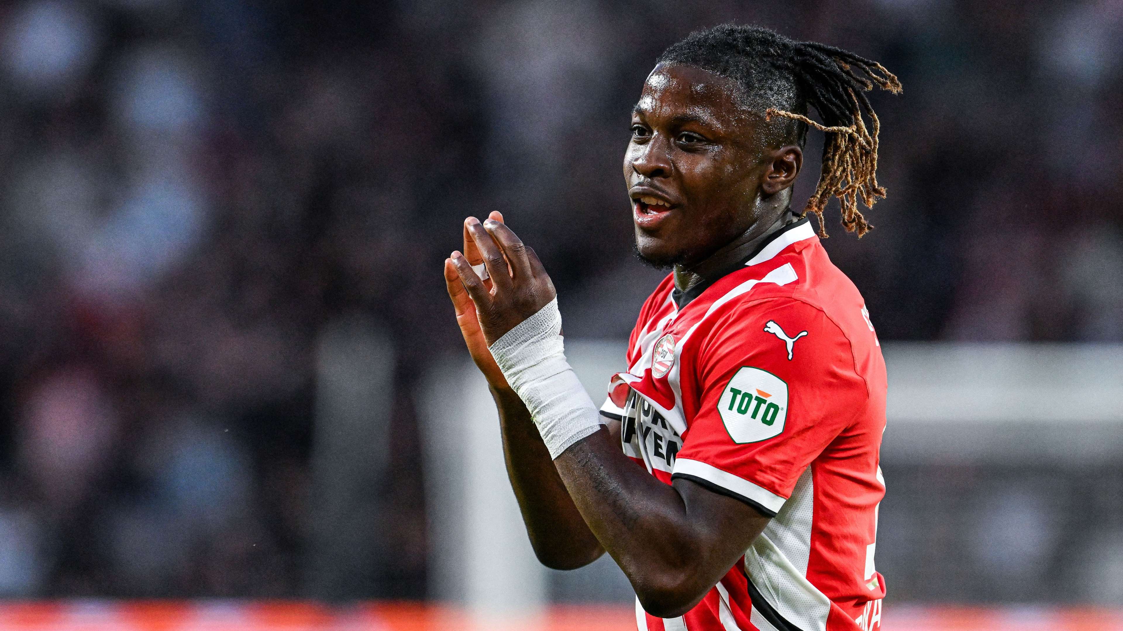 Leverkusen battle Forest & Bournemouth for €25m winger  