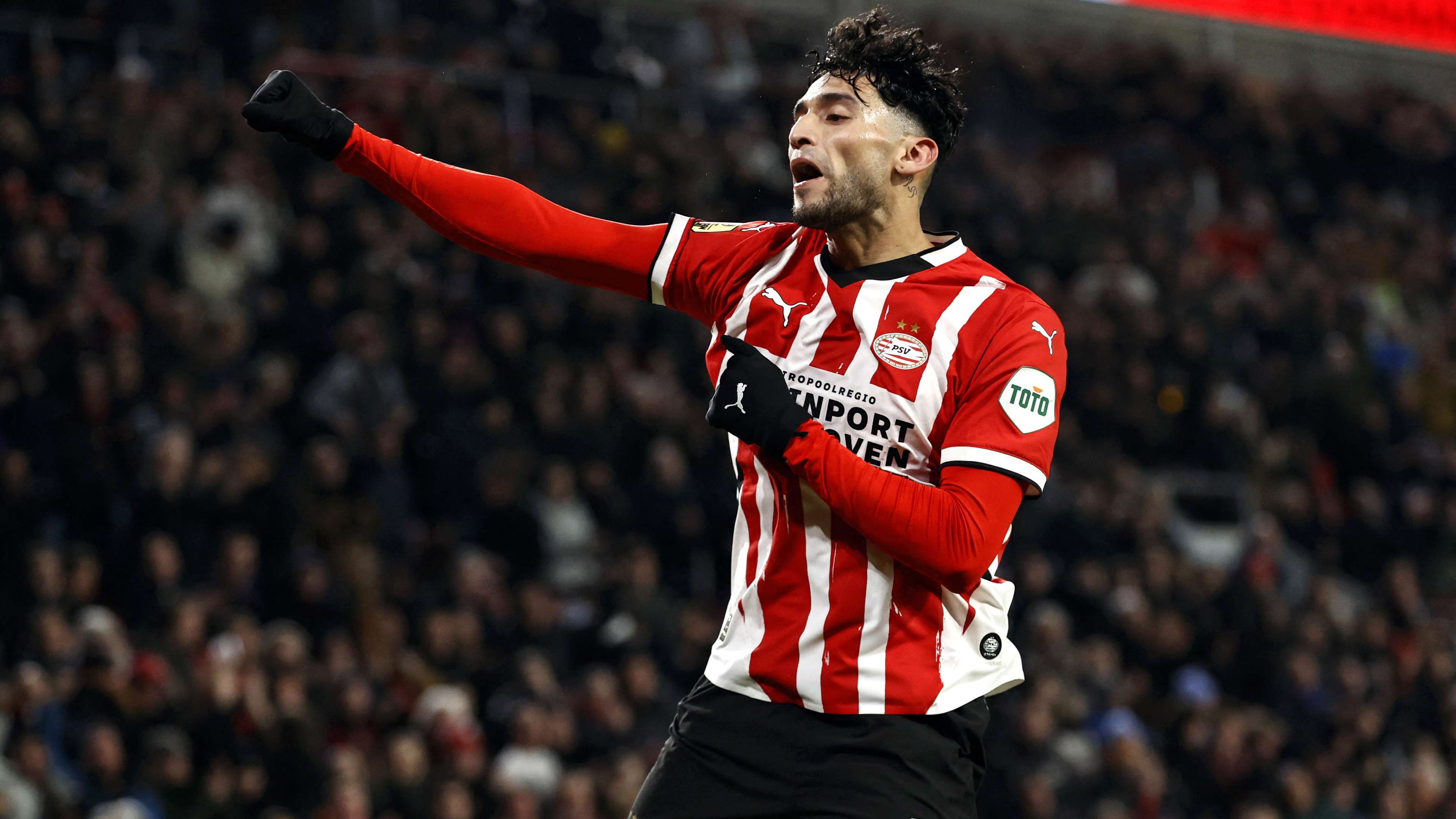 Pepi awarded historic No. 9 shirt at PSV for 2025-26 season  
