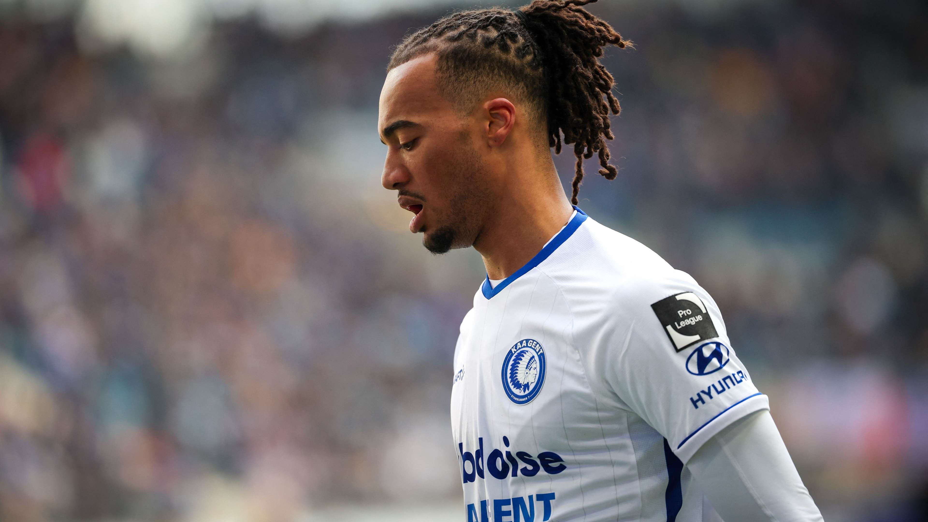 AC Milan in talks with English full-back to replace Hernandez  