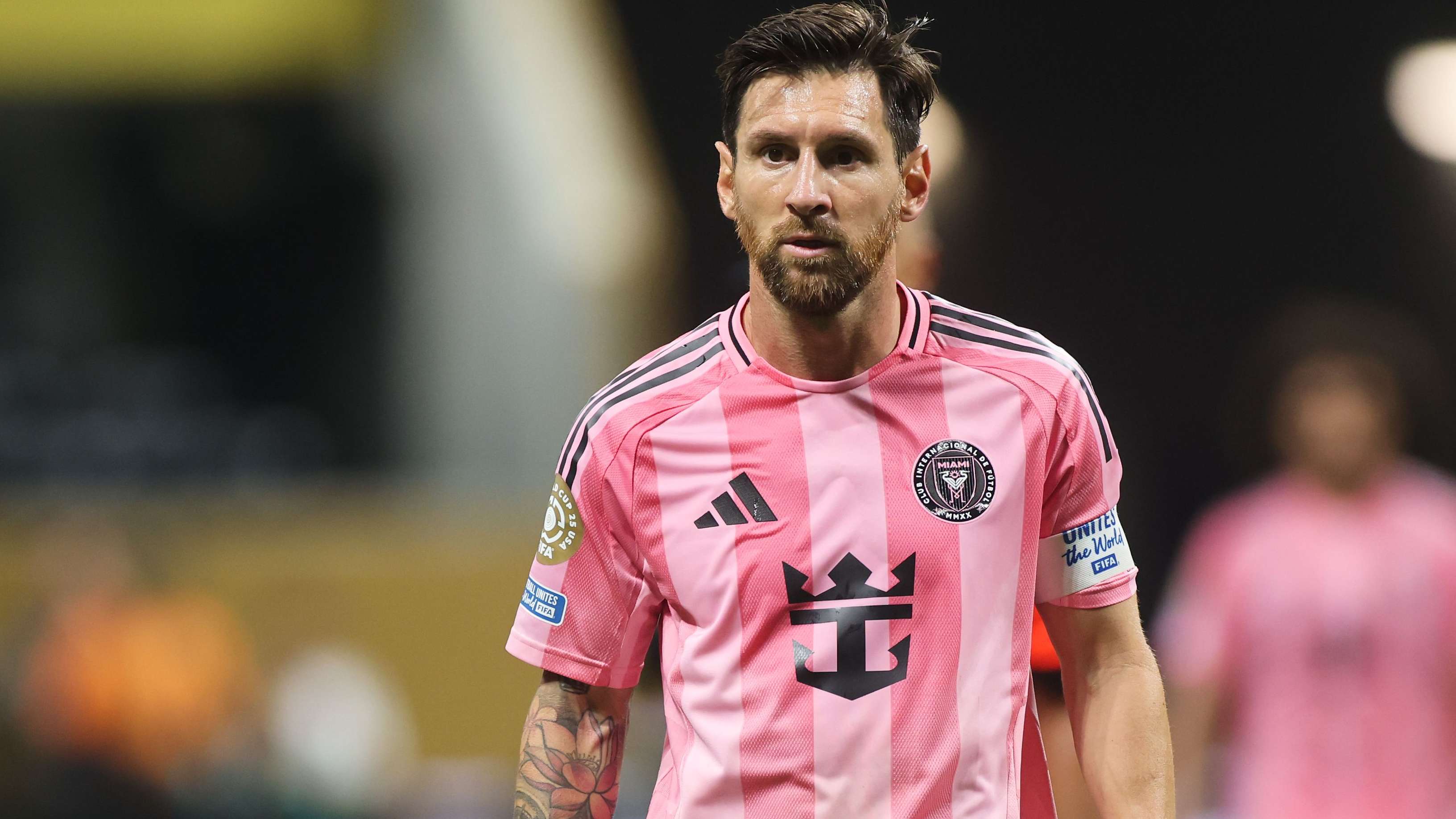 'House of cards crumbling down' - Gomez warns on Messi exit  