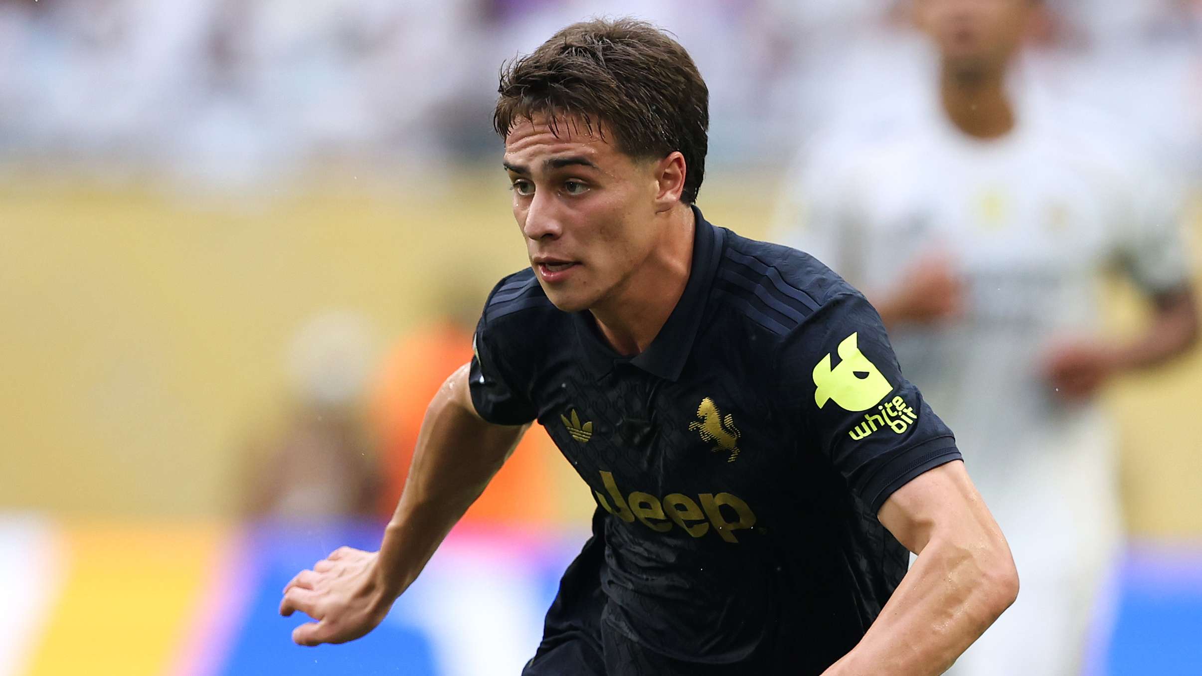 Bayern & Barca target opts to sign new Juventus contract  