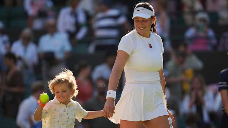 Maria Sharapova calls on Wall Street Journal to “do better” after Aryna Sabalenka headline  