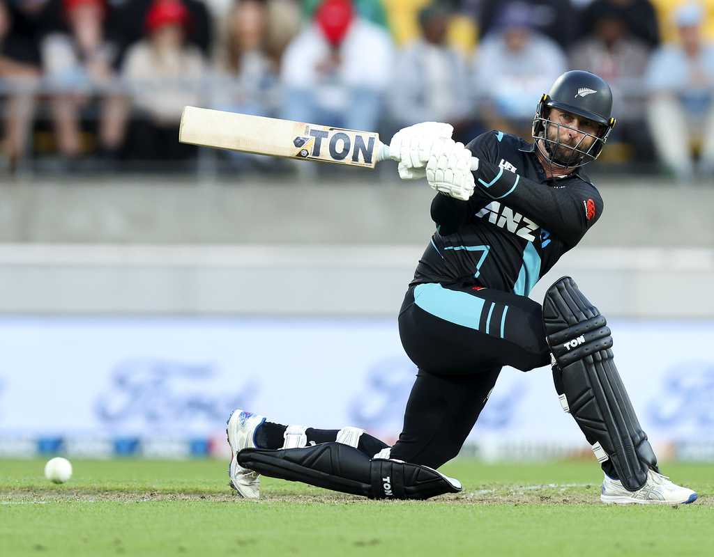 New Zealand brush aside Zimbabwe en route to second win in Tri-Series  
