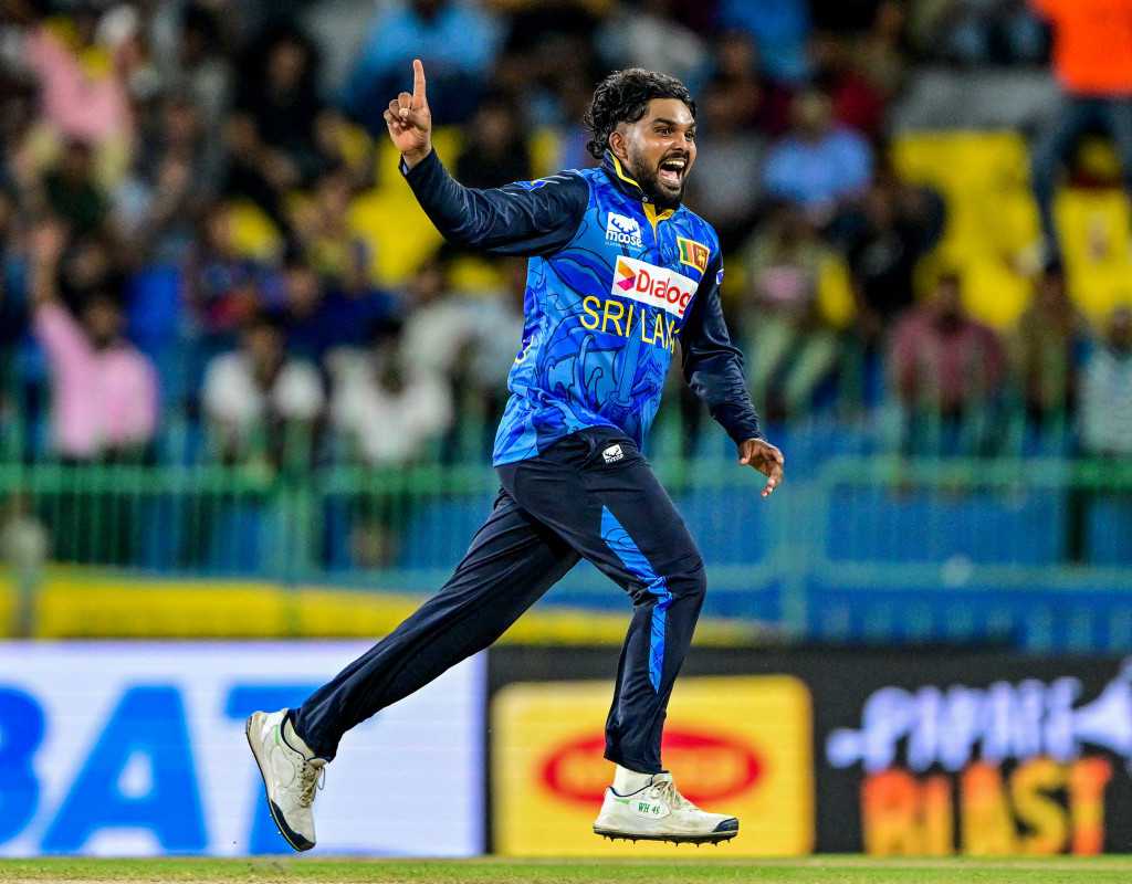 Sri Lanka stun Bangladesh to go 1-0 up  