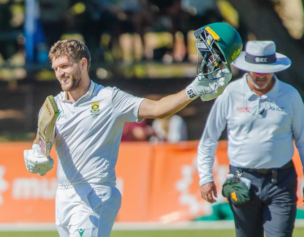 Mulder stars as South Africa post mammoth 465 on opening day  