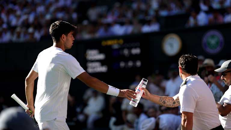 Wimbledon: No. 1 Aryna Sabalenka avoids upset bug vs. Bouzkova  