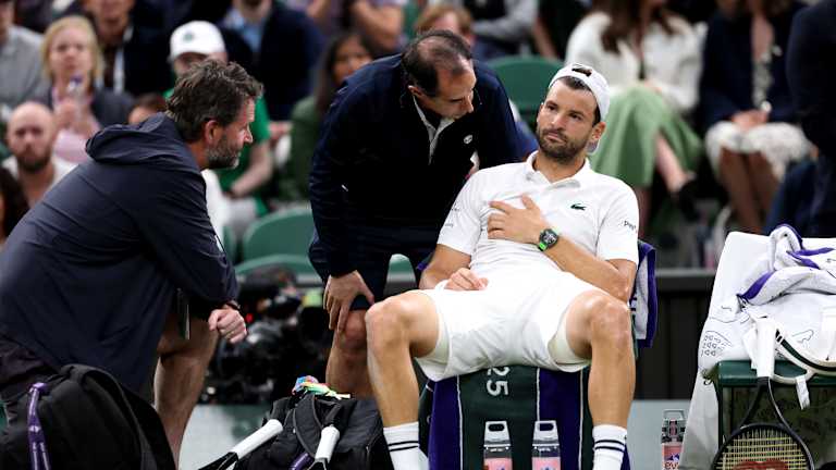 John Isner throws out honorary first pitch at Citi Field for Subway Series  