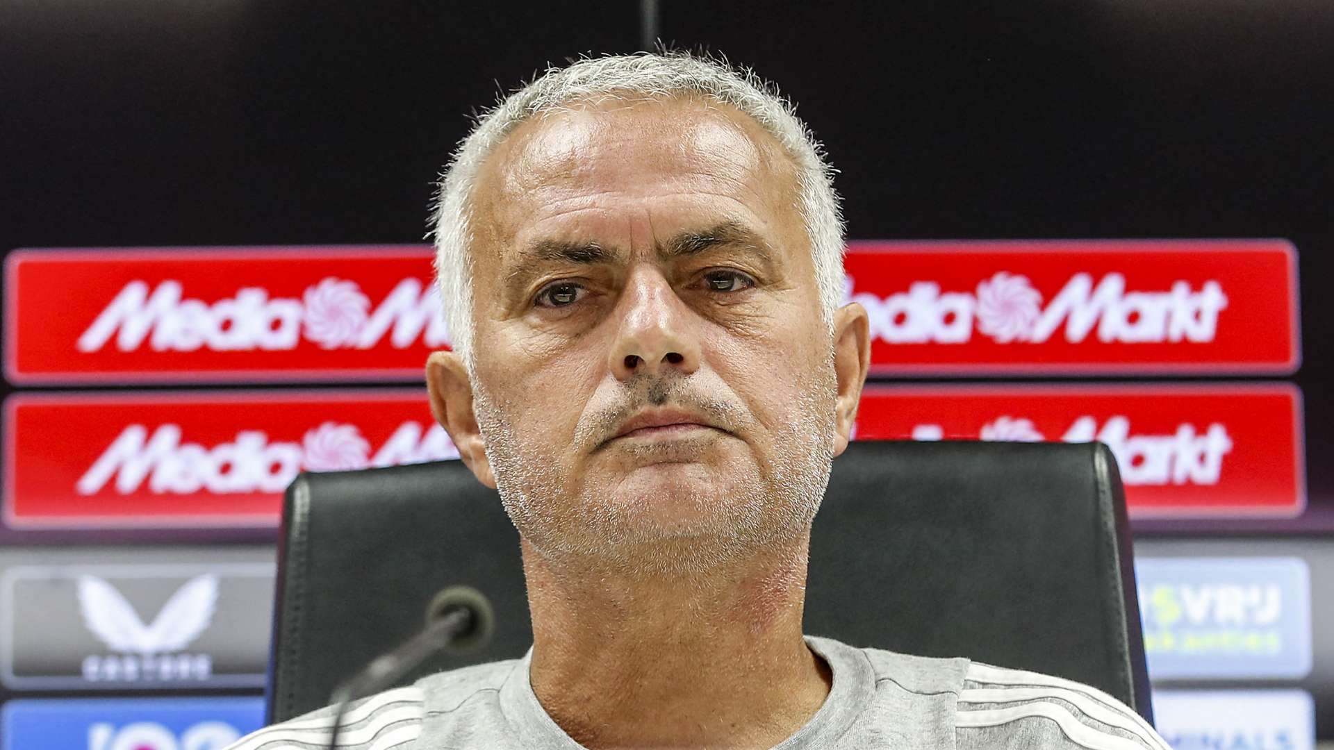 📽️ | Mourinho fights back tears as he mourns ex-Porto captain Costa  