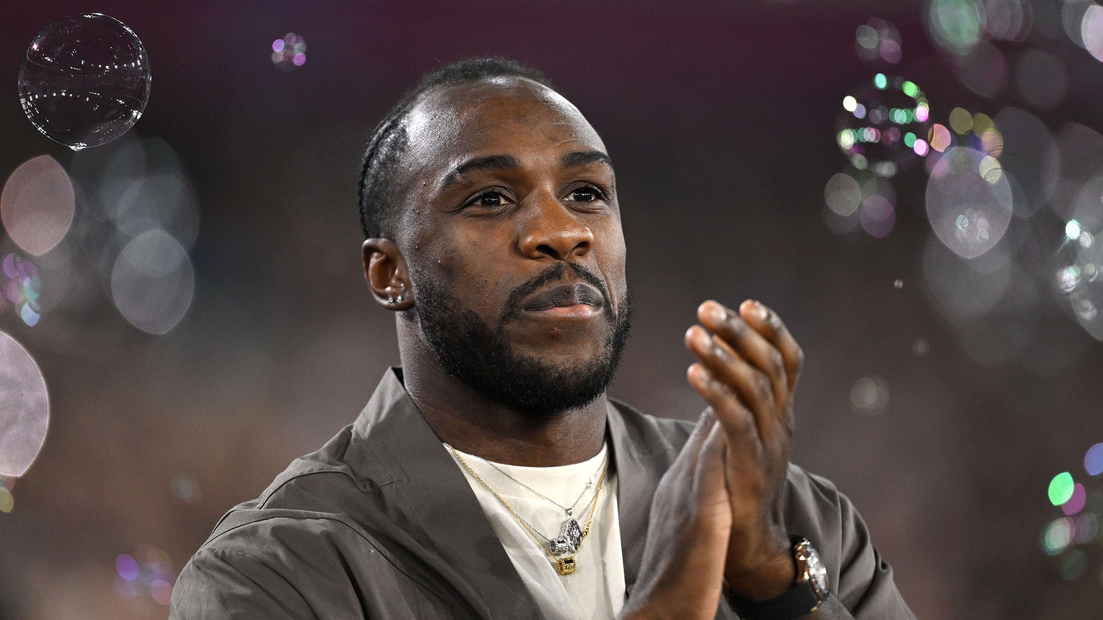 Antonio confirms transfer talks with clubs in 'England and abroad'  