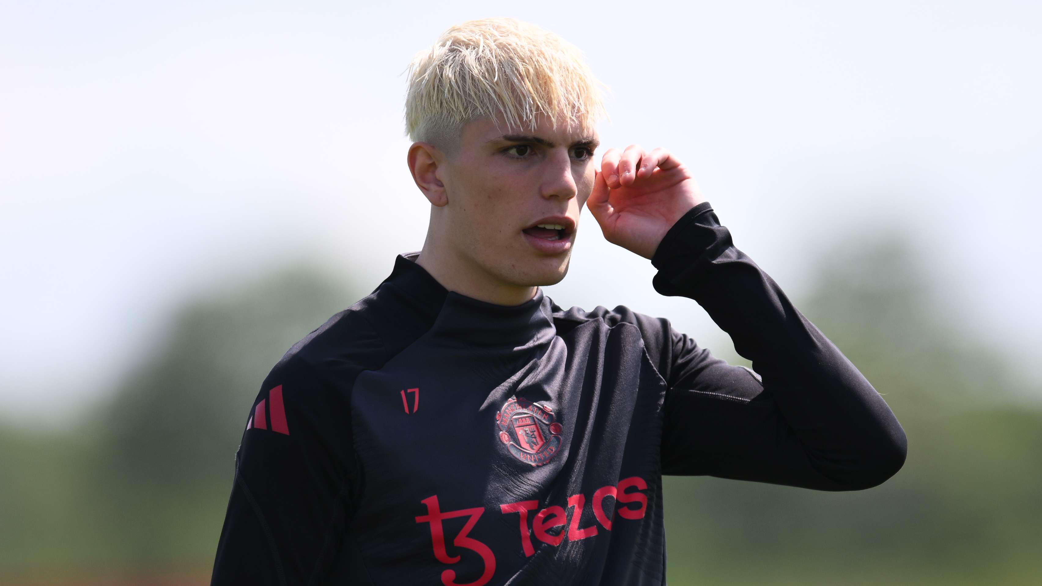 Chelsea sign Garnacho from Man Utd for £40m  