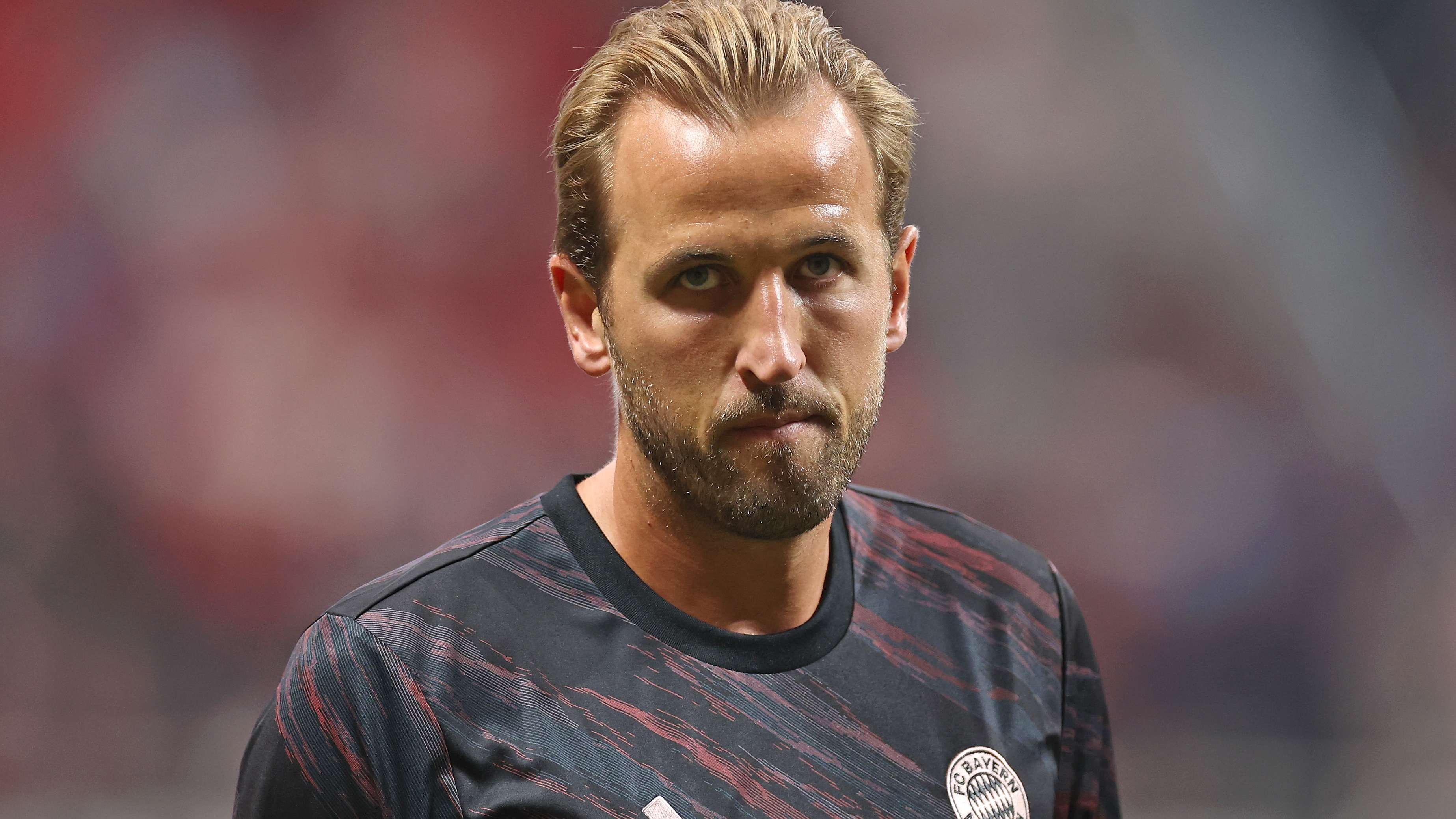 Kane shows off special Bayern 2025-26 Champions League shirt  
