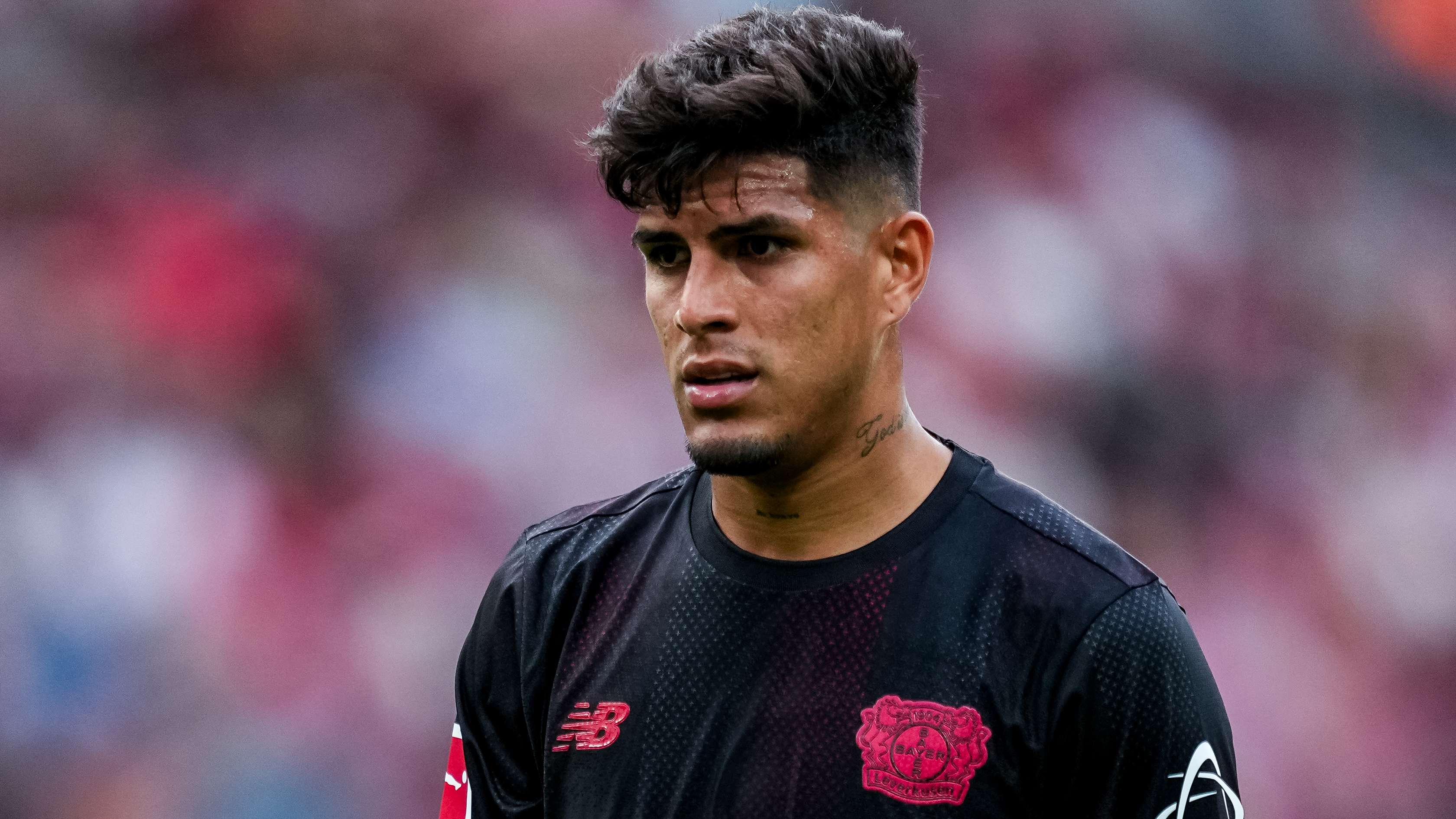 Hincapie travels to London without Leverkusen's permission  