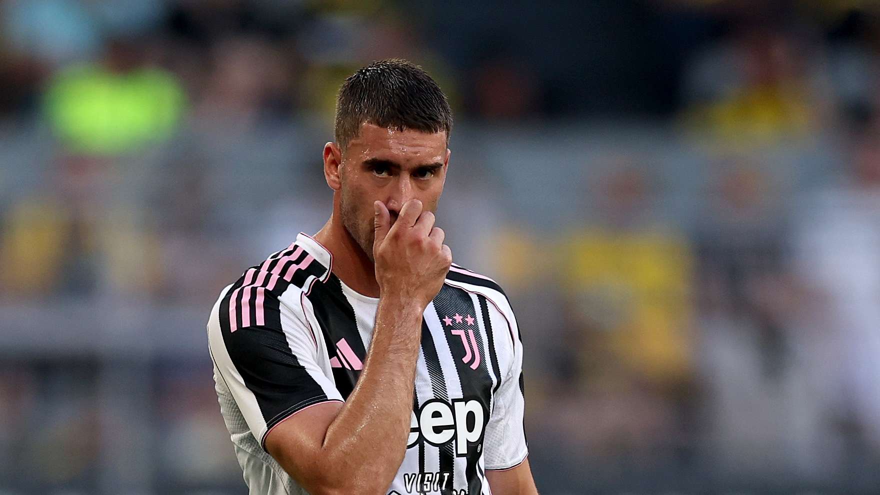 Vlahovic threatens to stay amid Juventus stalemate  